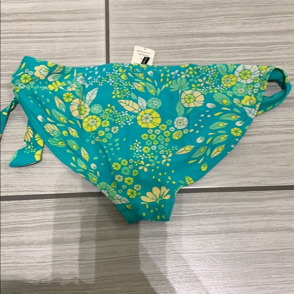 O’NEILL patterned bathing suit - Picture 2 of 3